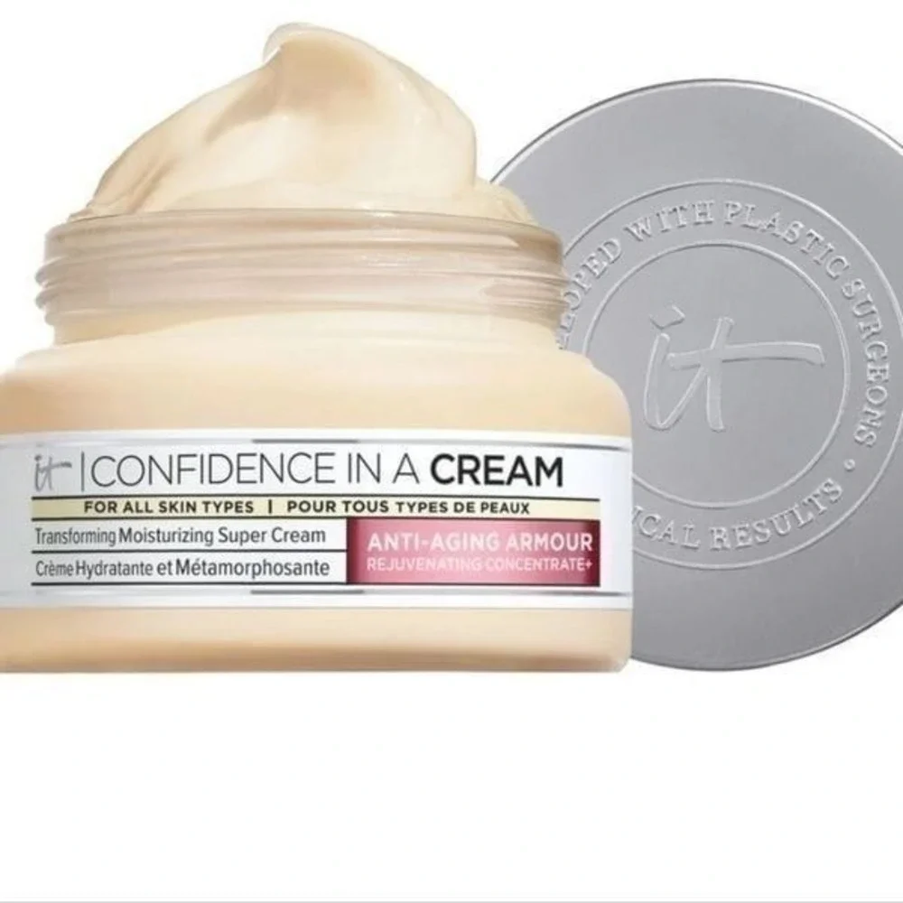 IT Cosmetics Confidence In A Cream Transforming Moisturizing Super Cream